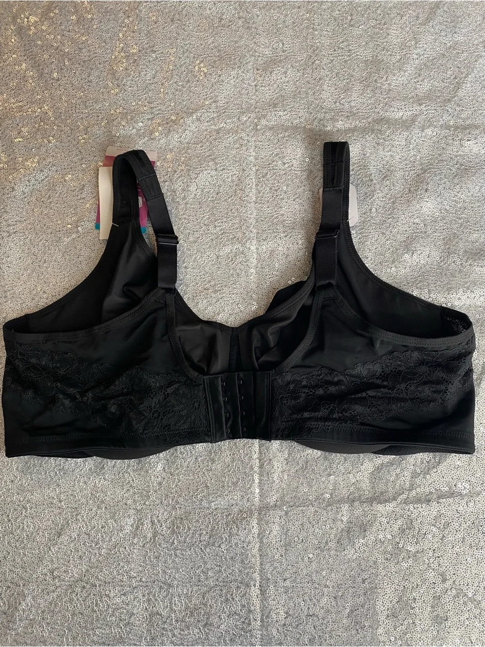 Olga Women's Signature Support Minimizer Bra Black 42D. NWT